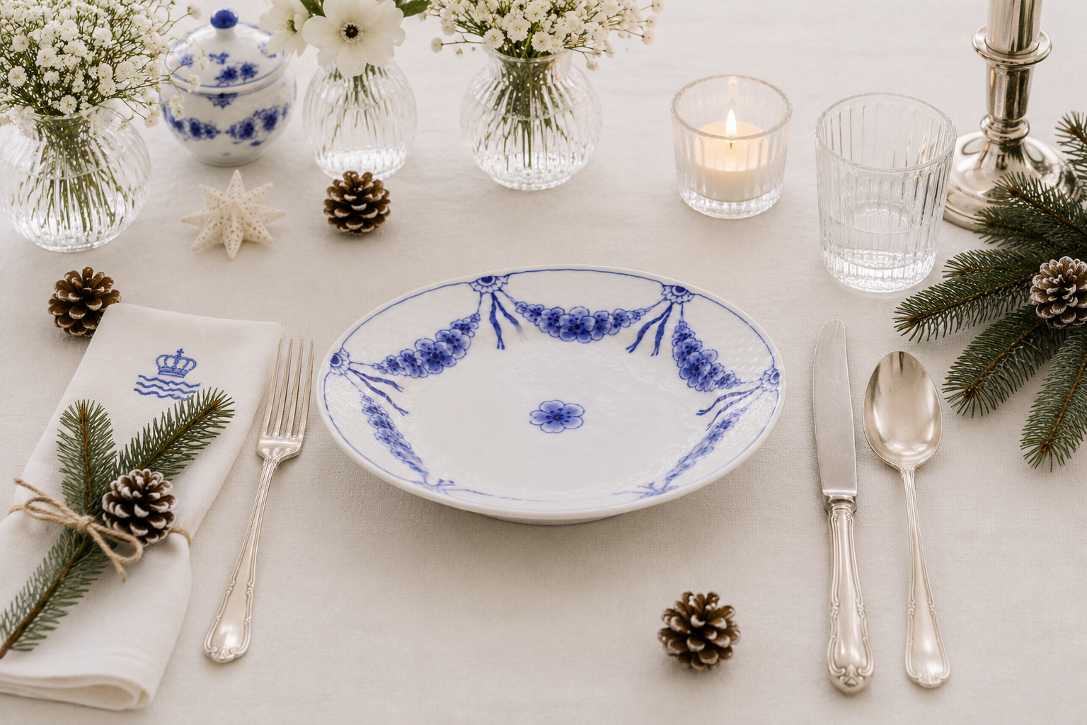 Royal Copenhagen samlertallerken 2026 i blå og hvid porcelæn
