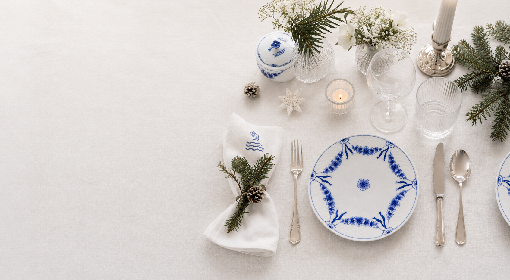Royal Copenhagen julebord med samlertallerken fra UNICEF samarbejde