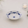 lille skål17cl Lille porcelænsskål med blå håndmalede detaljer på julebordet.